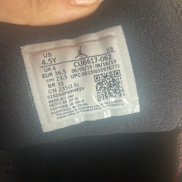 Jordan 1 red and black but wit no box - Picture 11 of 17